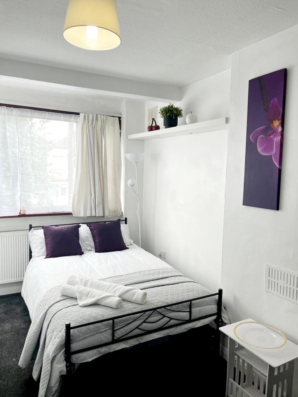 Cosy Room Stay 4 Sutton  Exteriör bild